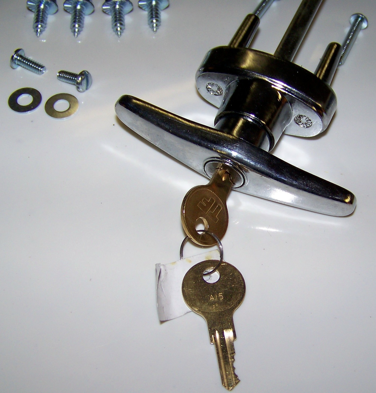 Clopay Garage Door Locks/centeer Lock Keyed/installation Videos ...